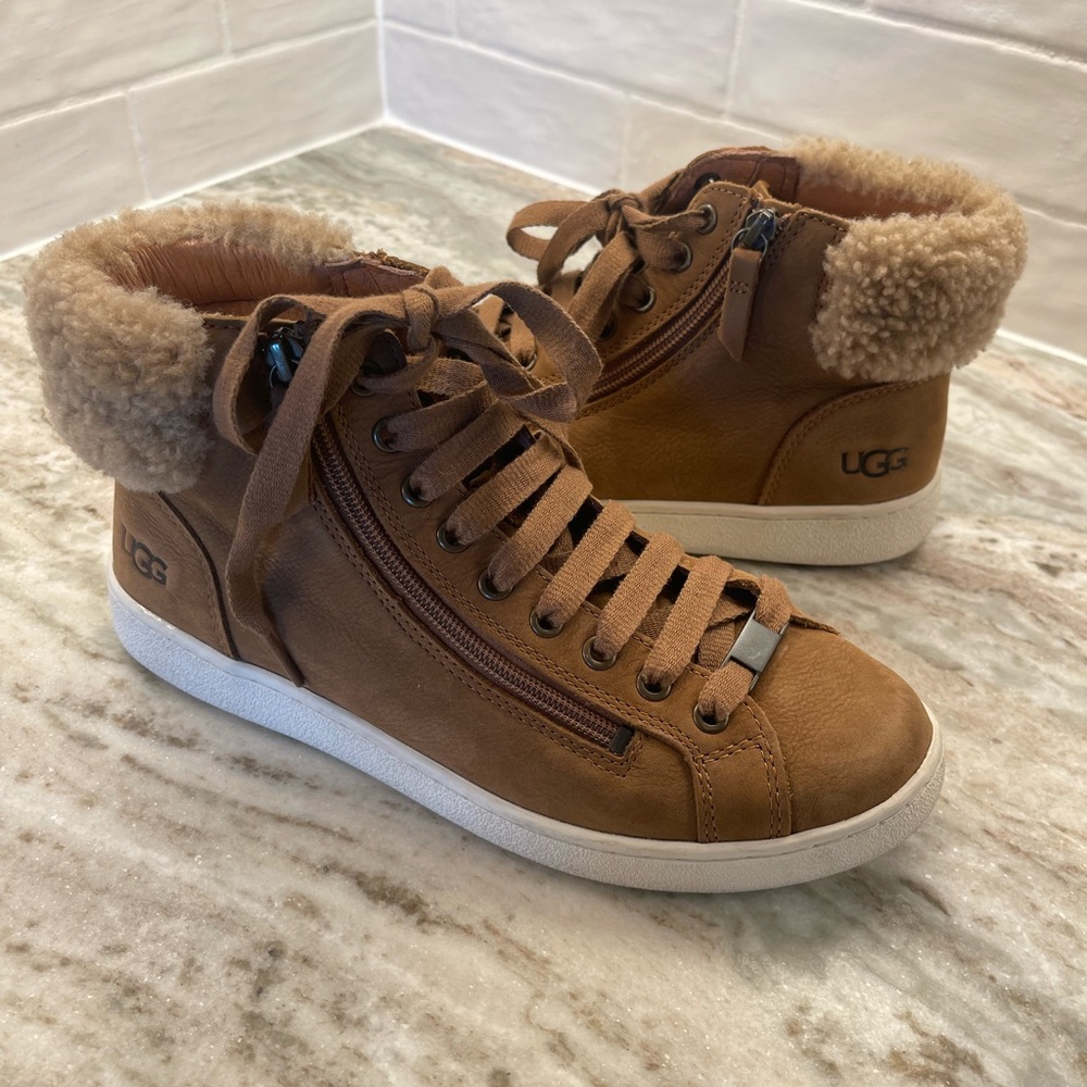 Ugg Sneaker brown, size 9